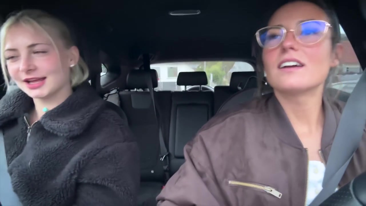 Alice and Ariana get fucked without limits! - Jacquie et Michel TV