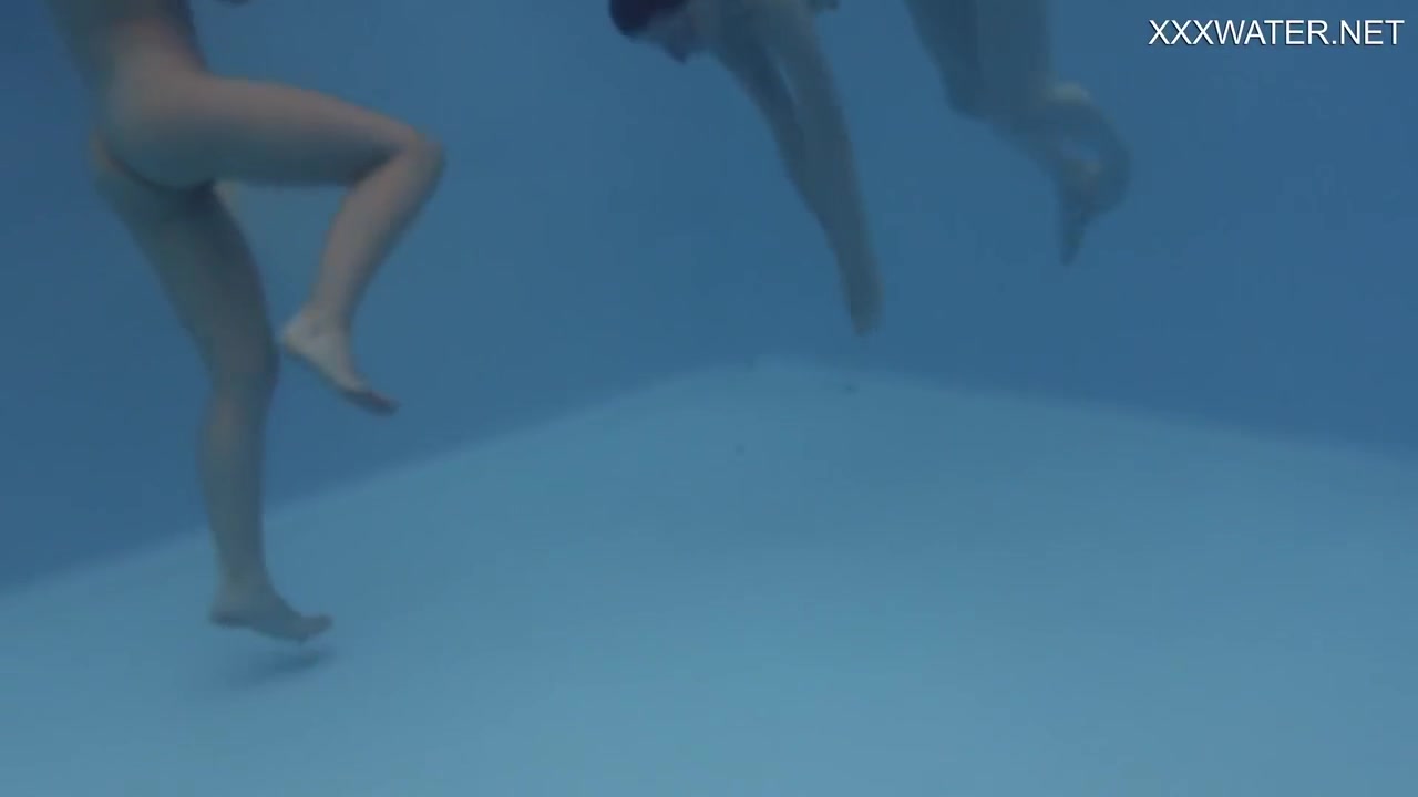 Marfa Touches Babe In The Pool With Emerald Ocean