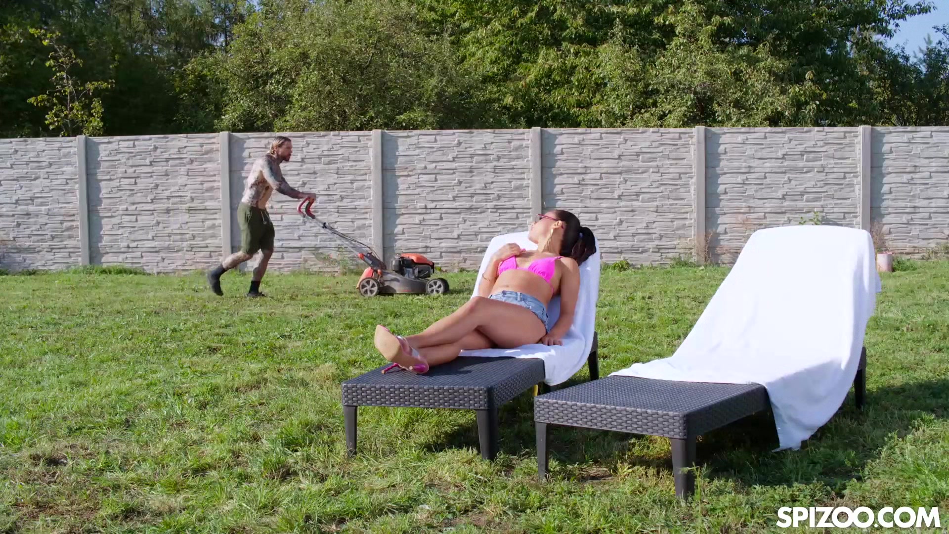 Apolonia Lapiedra Sexy Body Makes Her Crush Fall In Love