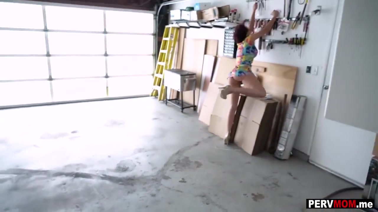 Locked With My Milf Stepmom In The Garage Lead To Sex