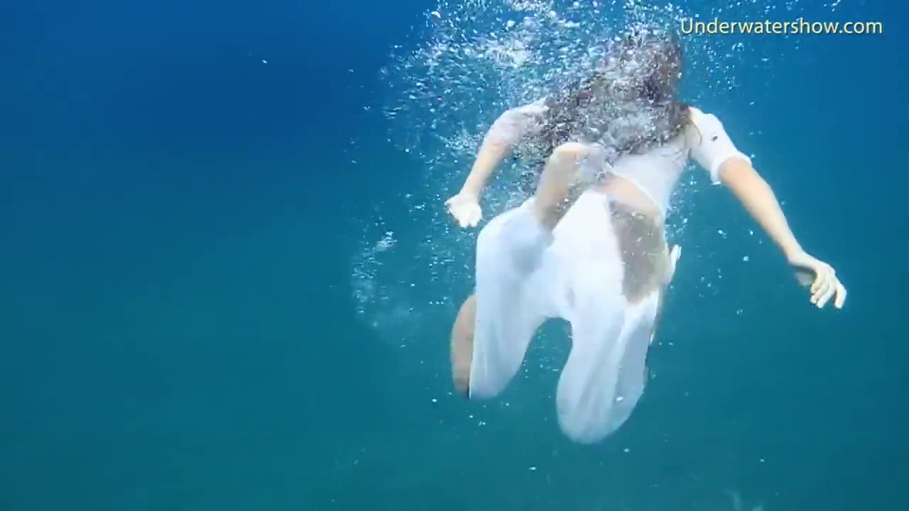 Enjoy Thick Chicks Underwater Lesbians