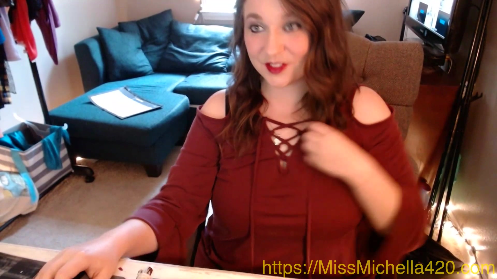 Worshipping Your Mistress Is Always The Best Way To Get Her Attention - Missmichella420