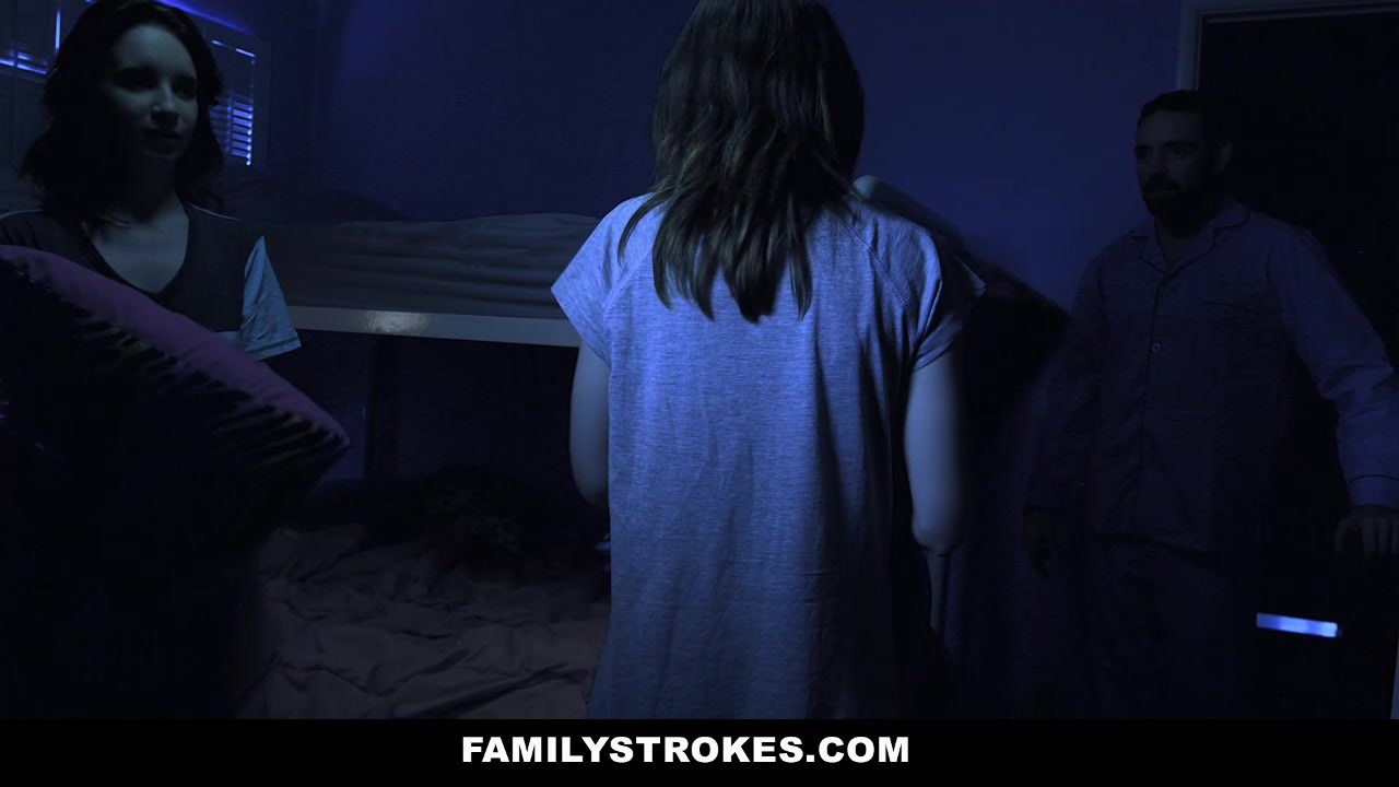 Lily Moon & Kelsey Kage In Pillow Fighters And Pillow Biters