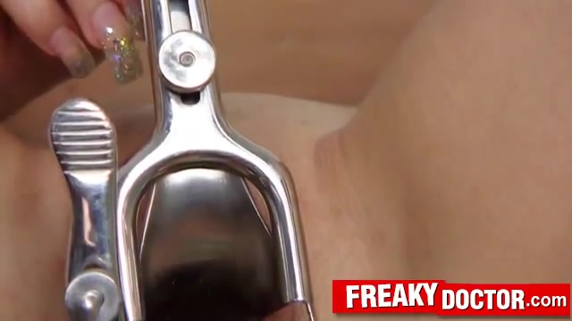 Old gyno medic checks blonde Venus Devil twat