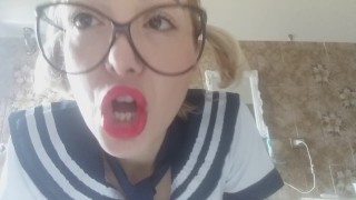scolaretta si fa la pipì addosso