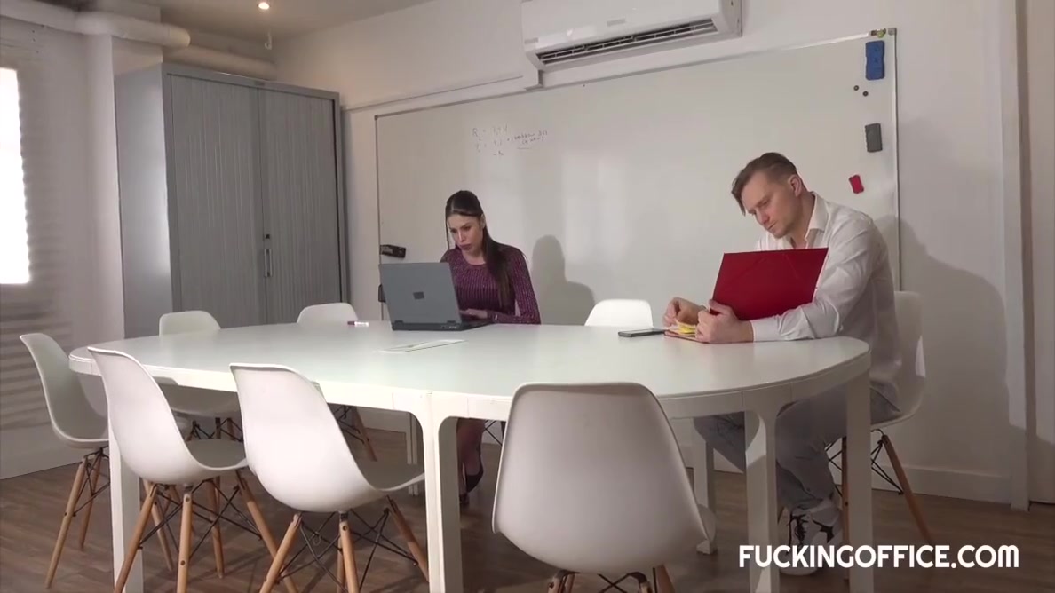 The Maintenance Man Had To Cool Down The Horny Secretary