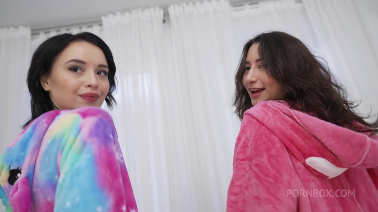 First Triple with teen Karolina + 18yo Lola Bredly ! Hot group