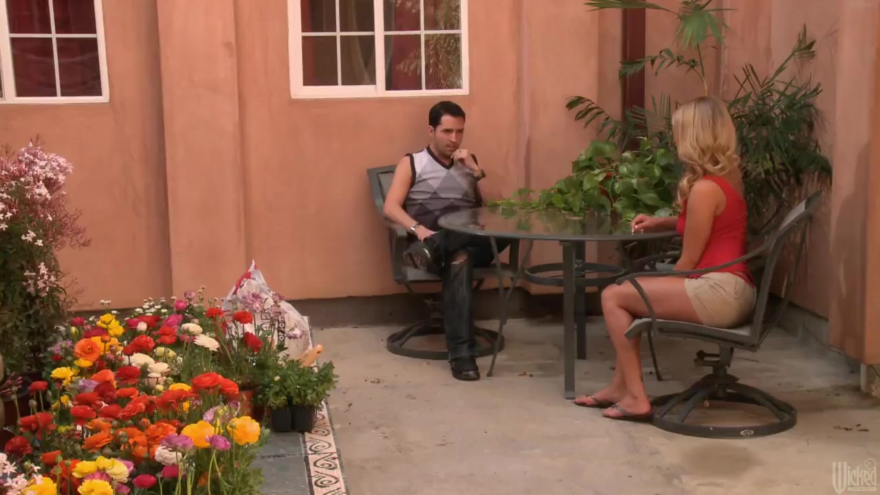 Lizz Tayler is seduced by her Step sister's boyfriend