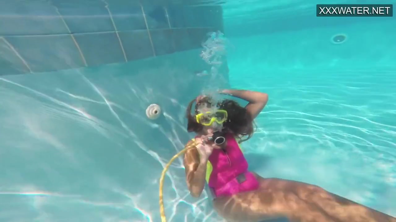 Platinum Blonde Irina Super Beauty Underwater