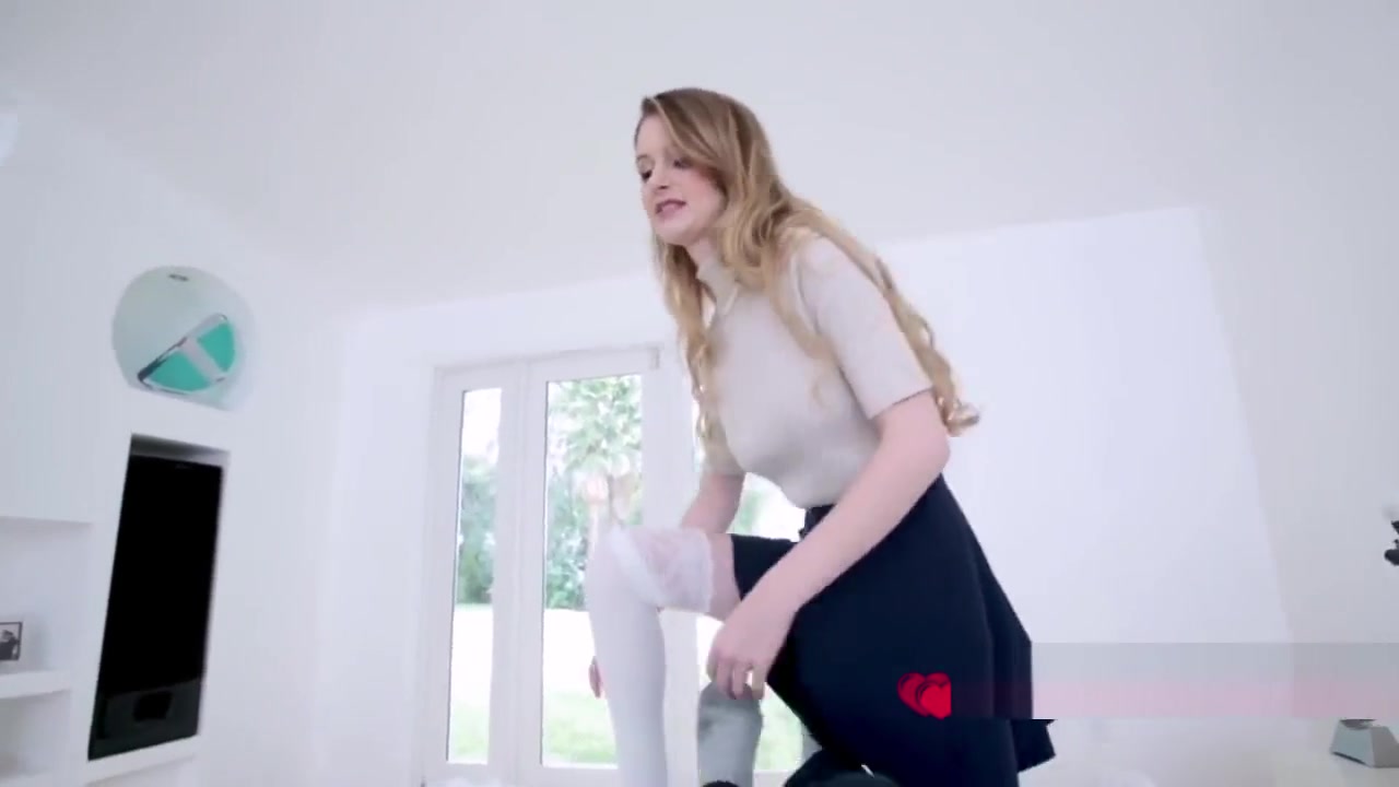 Stepbro gets the lap dance of his lifetime from horny stepsister