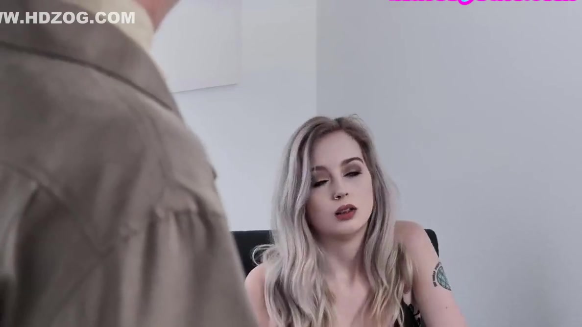Gangbanged 19yo Slut Smashed In Pussy By Huge Dicks