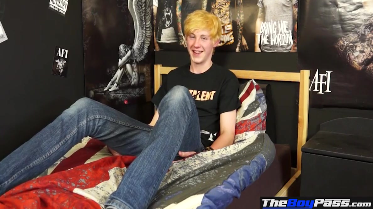 Cute 18 Year Old Jerks His Uncut Dick