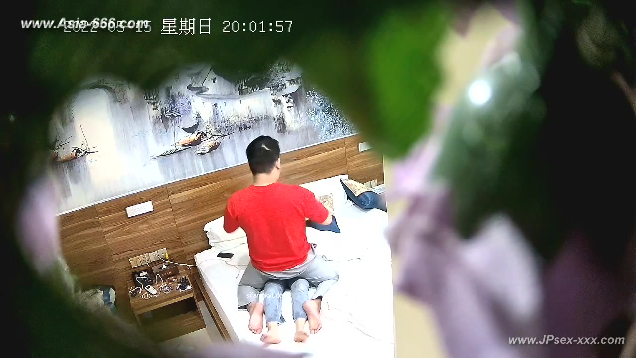 Hackers use the camera to remote monitoring of a lover's home life.580