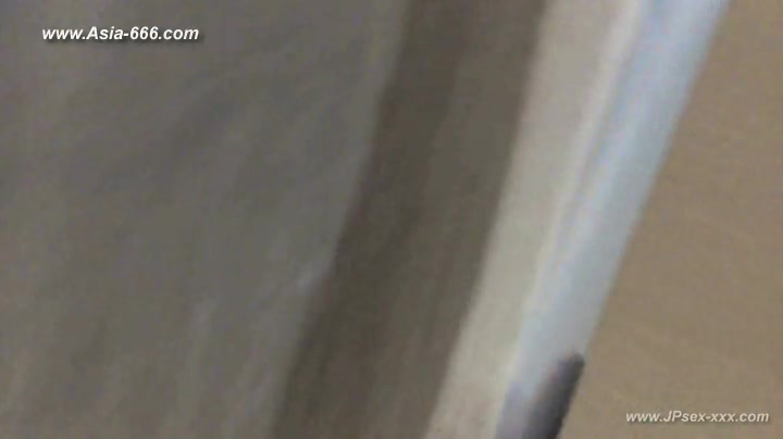 chinese girls go to toilet.60