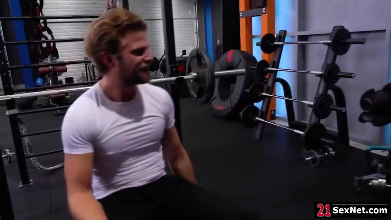 Cherry Kiss In Having Dp 3some In The Gym