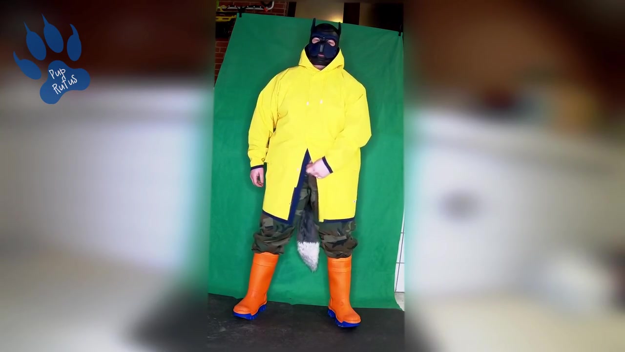 Raingear Pup Wanking Outdoors During Sunday Walkies nearly Got Caught