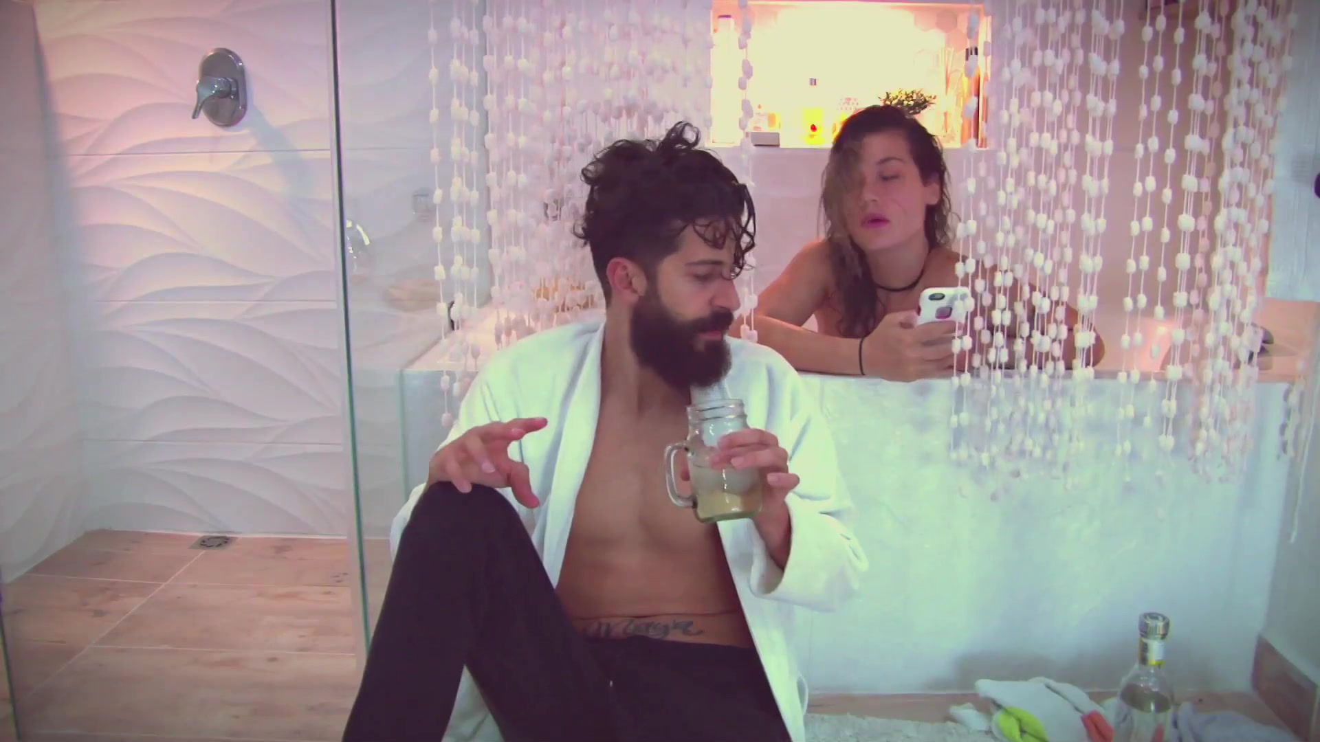Una Ducha Luego De Las Fiestas - Sex Movies Featuring Andrea Garcia