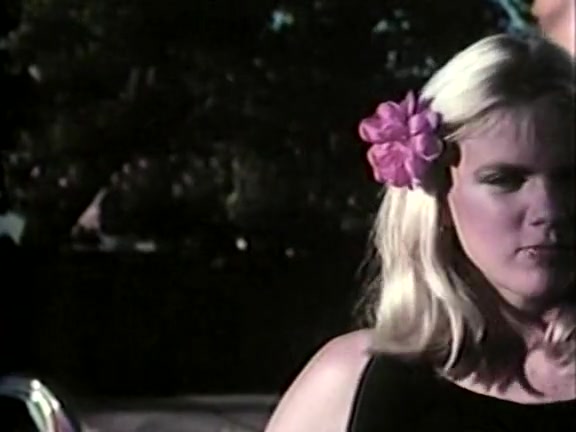 Amber Lynn, Tiffany Clark, Ashley Welles in vintage sex clip