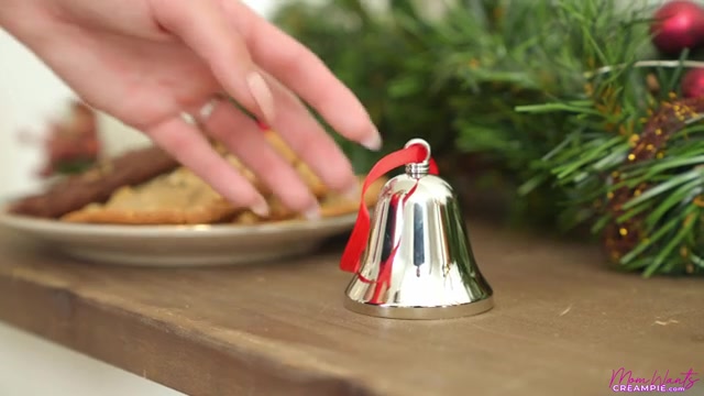 Giving My Stepmom A Creampie For Christmas - S3:E9 - Momlover