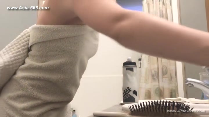 blonde girls shower.6