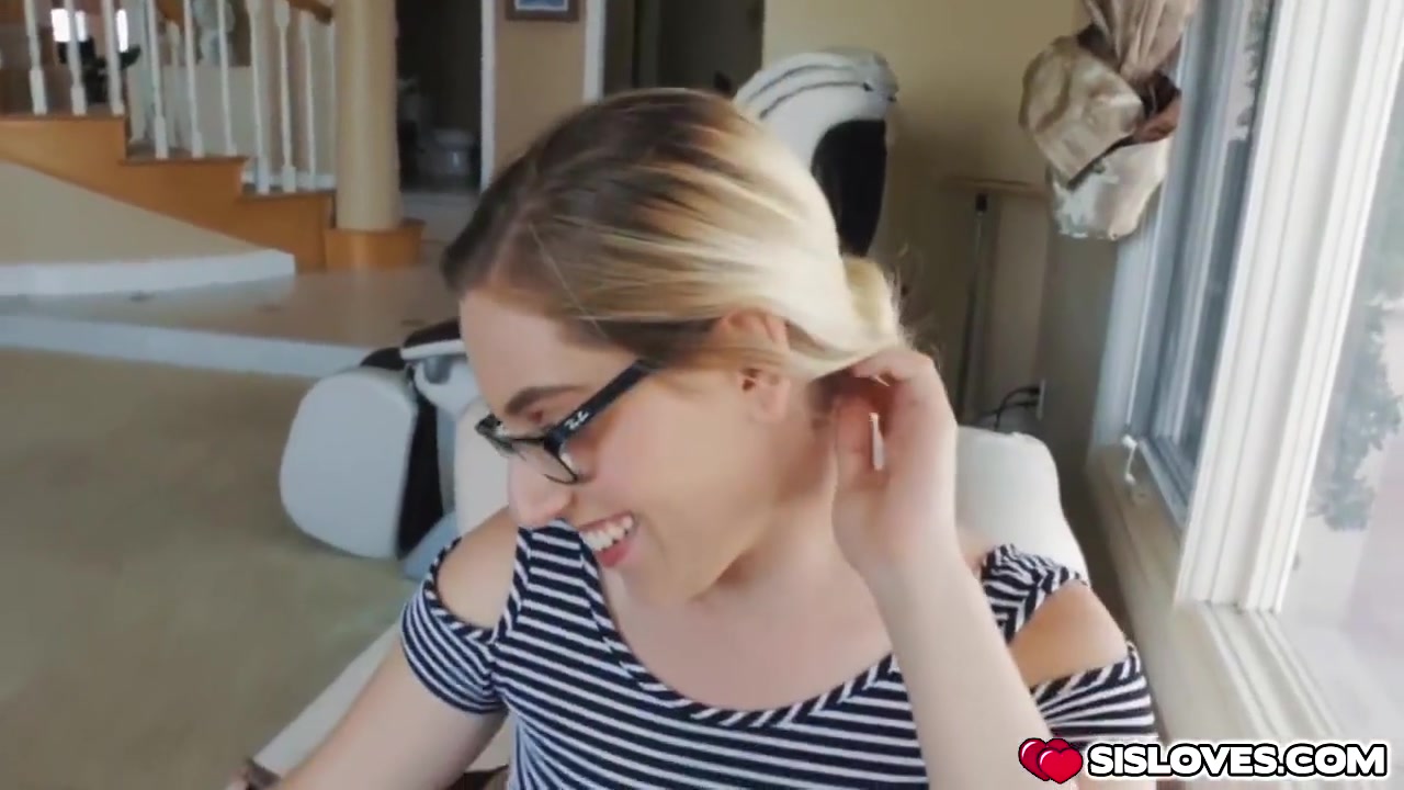 Sweet Babe Giving Her Juicy Pussy - Niki Snow