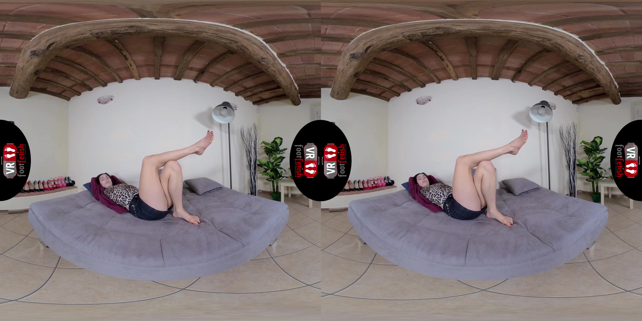 Barefoot Tecla Spreads Her Sexy Toes Apart Widely - Alt Girl Foot Fetish