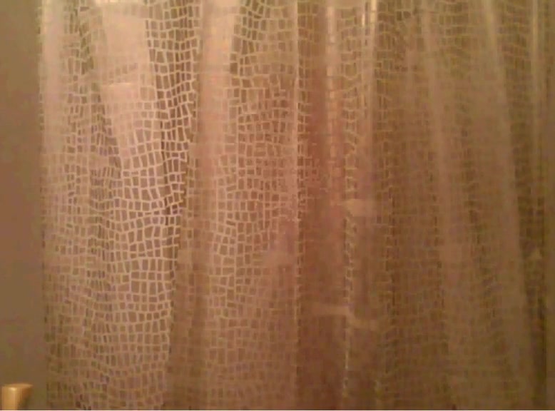 Tranny masturbate in the shower
