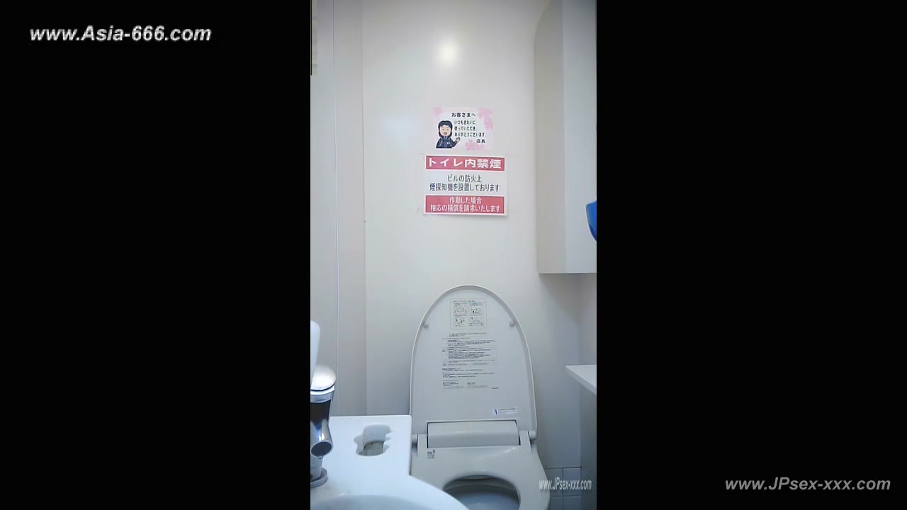 peeping asian office lady go to toilet.6