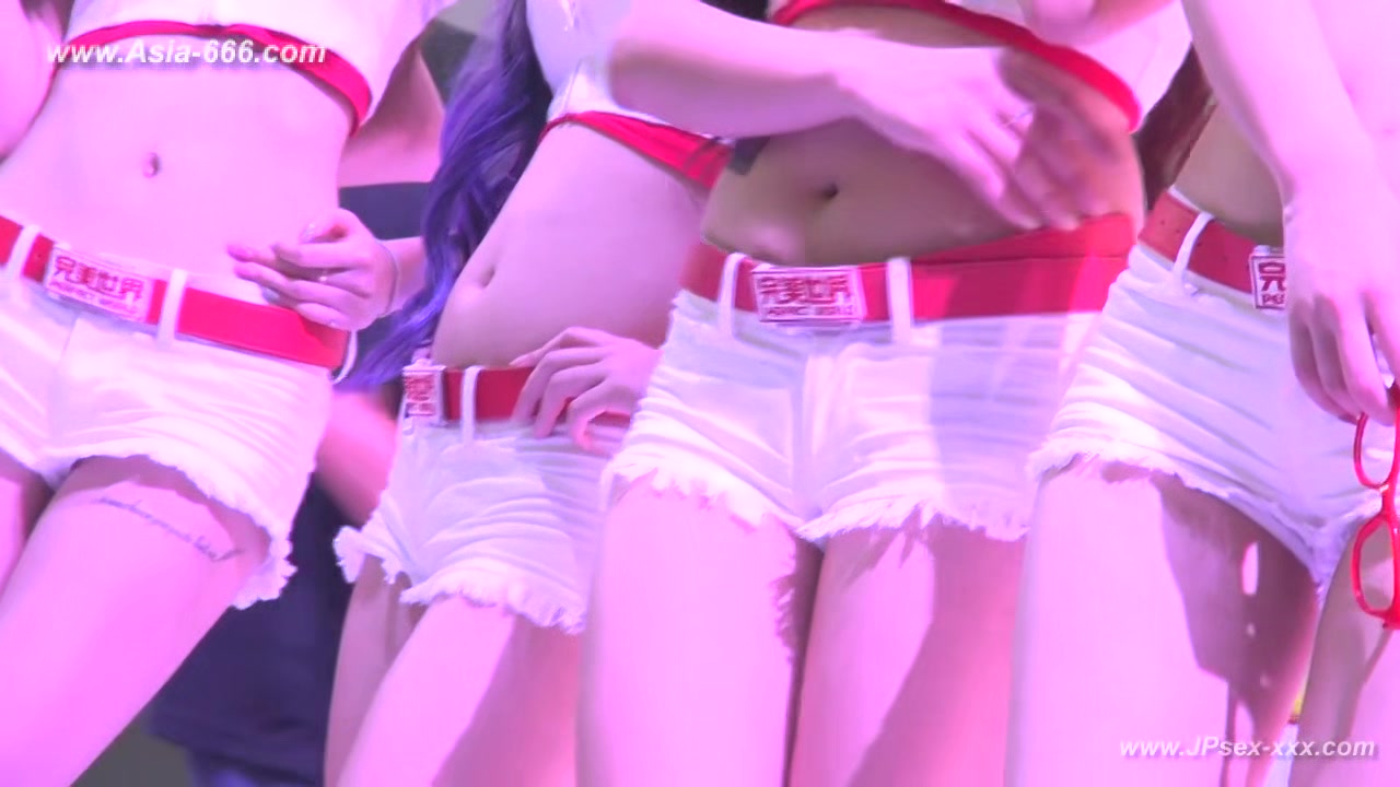 Chinese model in sexy lingerie show.6