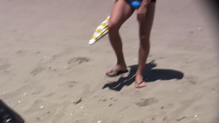 Cute college gals shake bikini asses and undressed whoppers