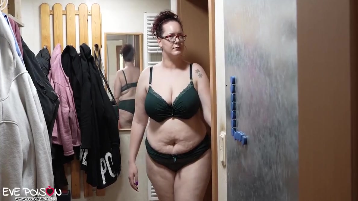 Busty Evepoison Enjoys Sapphic Fun With Her Chubby Lesbian Friend