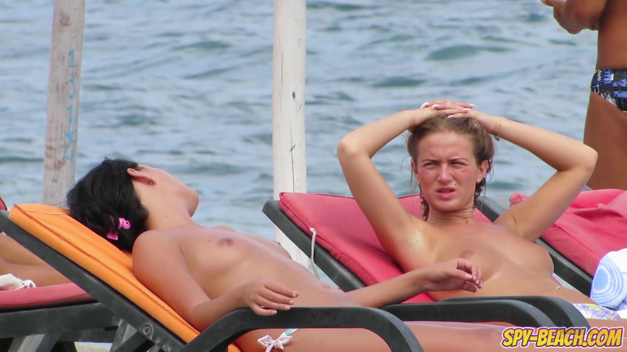 Close-Up Gorgeous Topless Beach teen 18+
