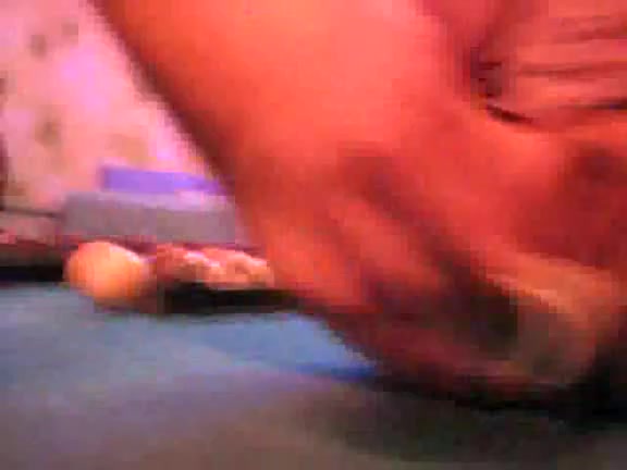 Sympathetic hussy uses mask to dildo her twat on cam
