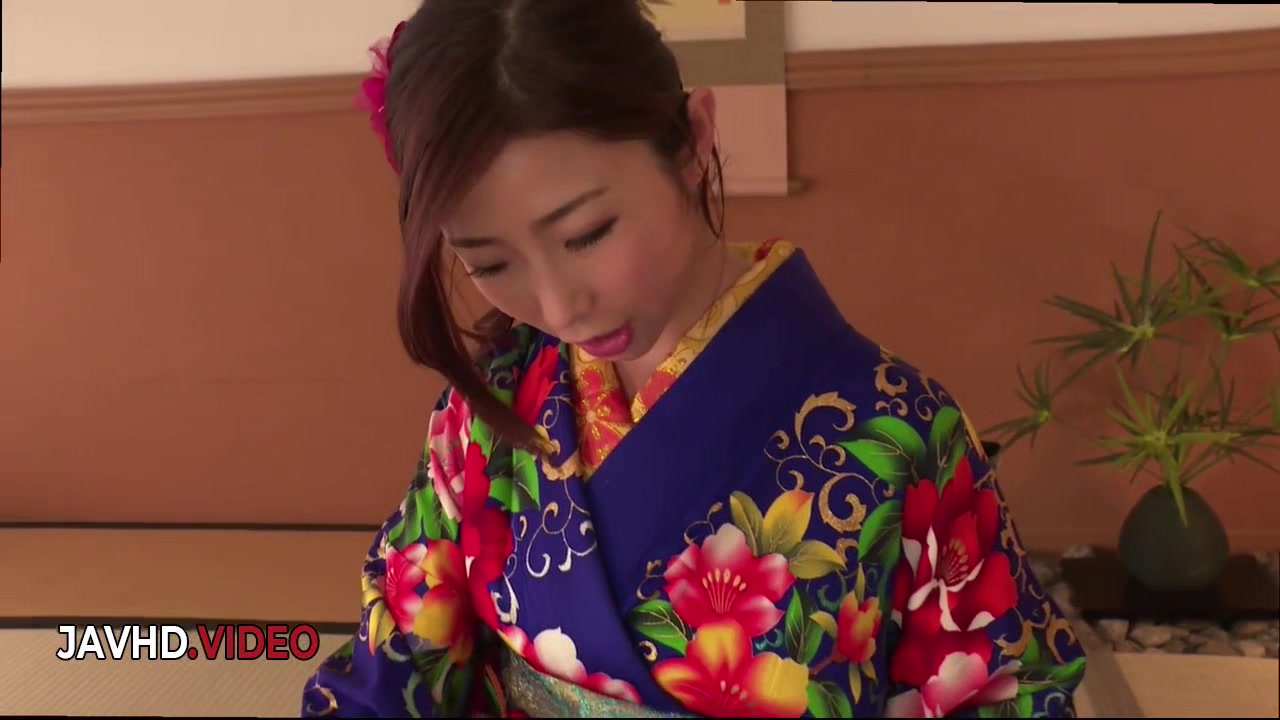 Steamy JAV Star in Kimono Gives Irresistible Japanese Blow Job On Cam