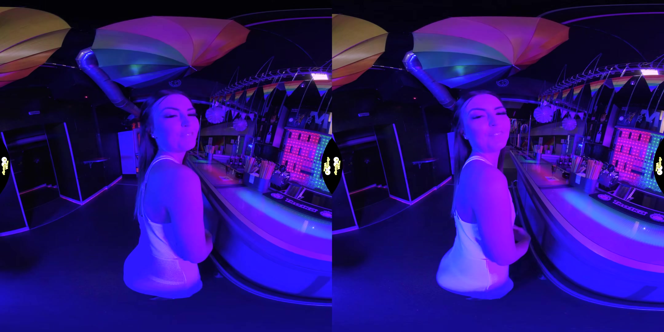 Solo On Bar - SqueezeVR