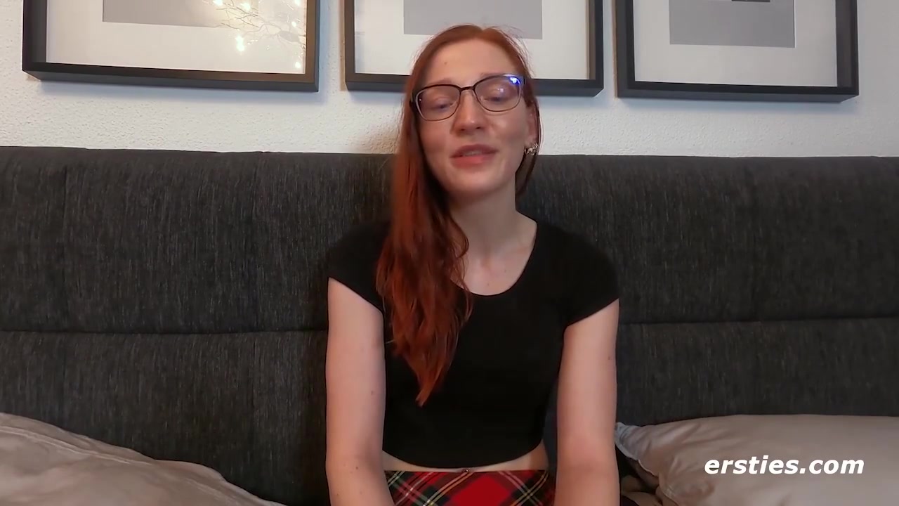Fina Masturbiert, Wahrend Sie Heimlich Ihren Freund In Der Dusche Beobachtet