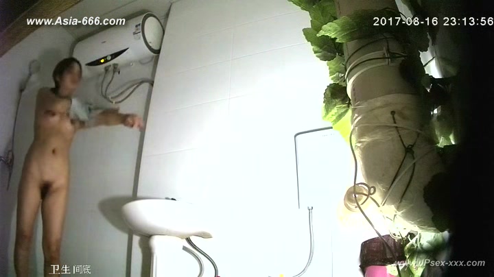 peeping chinese girls bathing.10