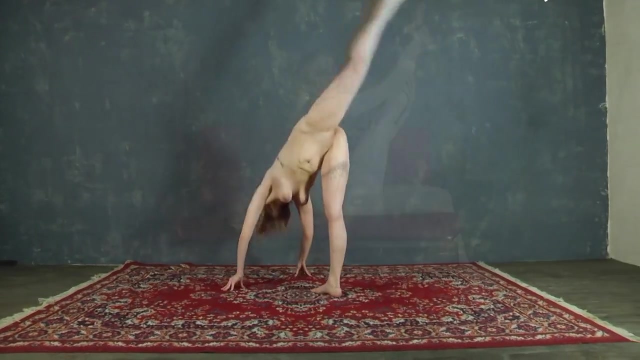 Sofya Belaya - Performer Spreading Legs