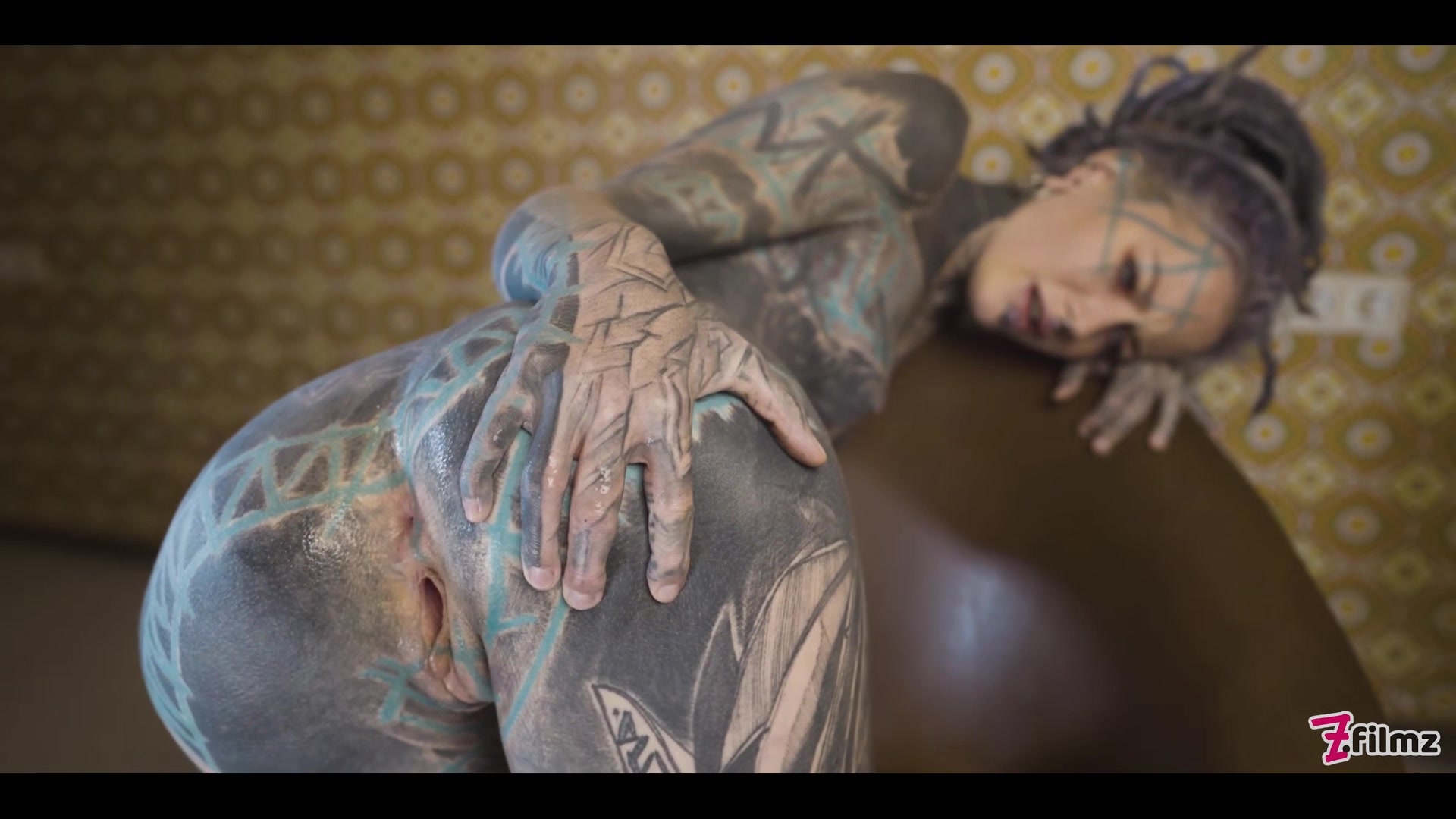 Tattooed teen 18+ Testing Fuck Machine With Her Anal