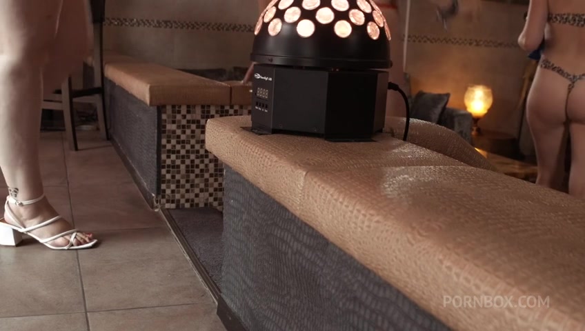 Sexy girls, lingerie, kissing, toys, pussy's and squirting! - PissVids