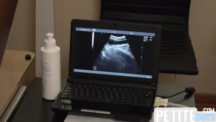 Gay Boy And Czech Hunter - Petite Barebacked During Ultrasound At Doctor