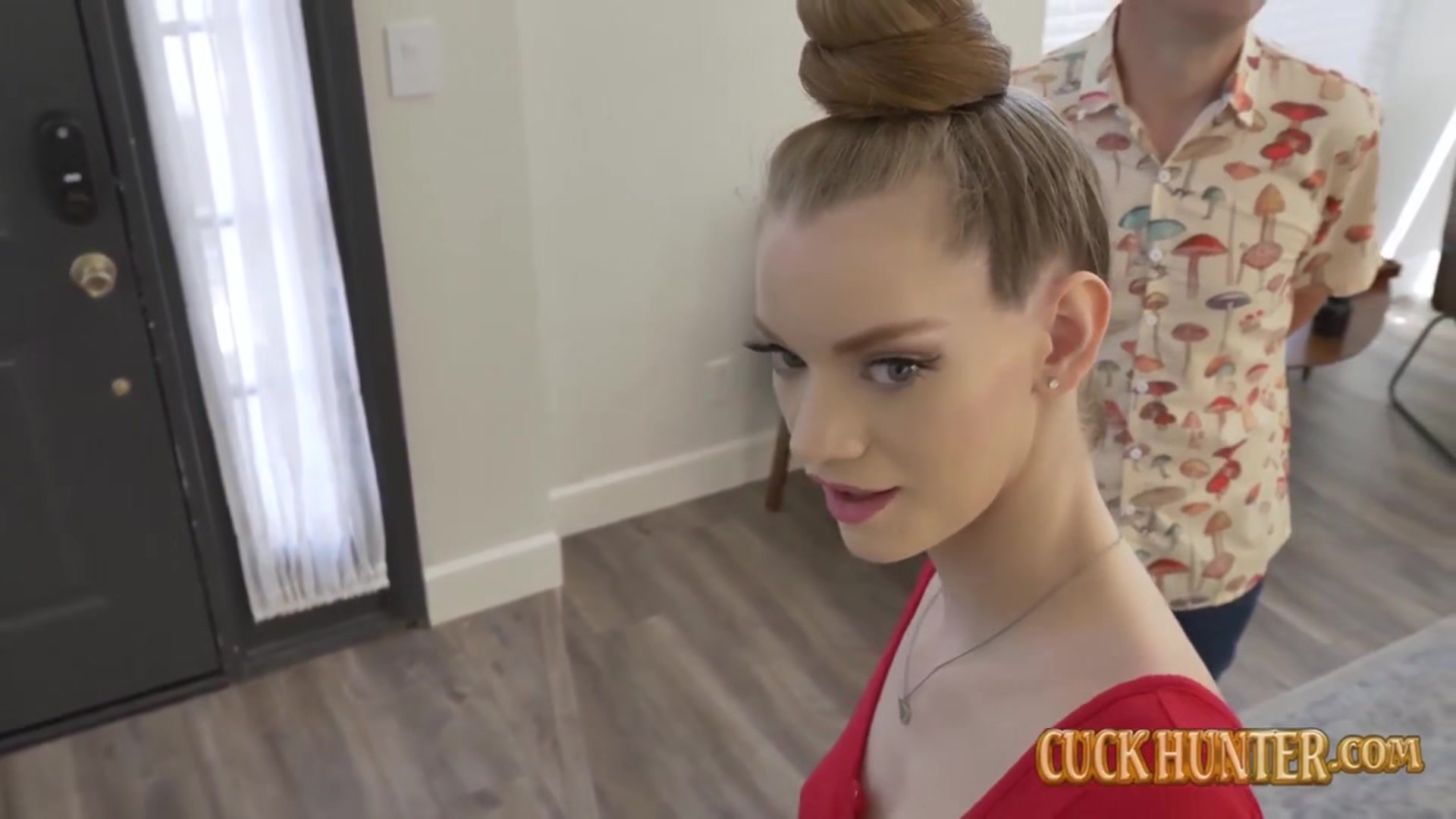 Horny Wife Erin Everheart Seduces Big Dick Cuckold