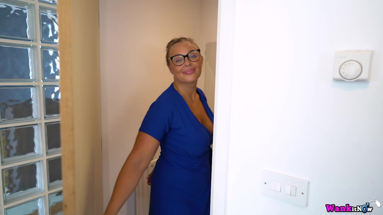 Beth - Can’t Control Myself - Sexy Videos - WankitNow