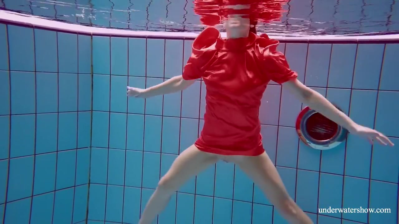 Sexy Naked Twat Avenna Swims Nude In The Pool