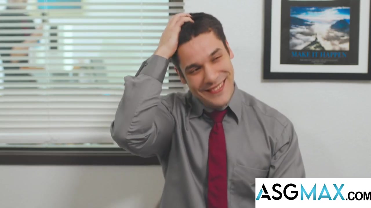 Hot Guys Secretly Hookup In Gay Office Parody