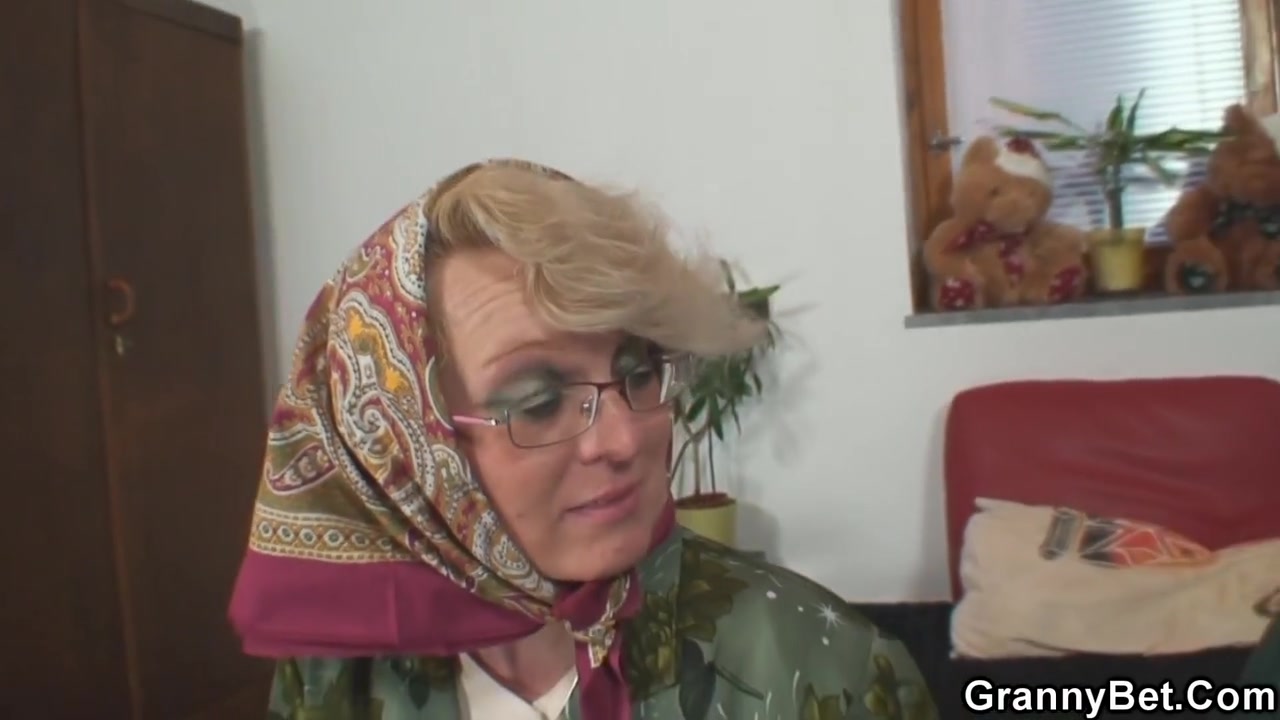 Handsome Divorced The Old Blonde For Passionate Sex