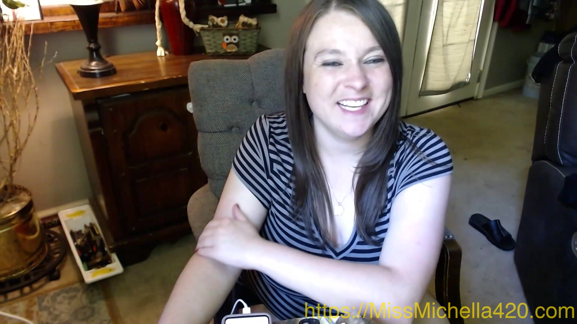 Mistress Loves Using Her Body To Make Sure That Her Beta Bitches Know That They Are Weak And Inferior To Her Always - Missmichella420