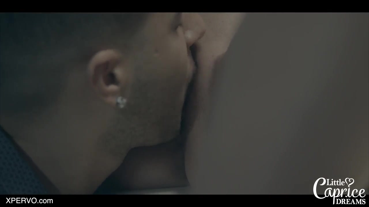 XPERVO ALLIN LOLA BELLUCCI - Little Caprice Dreams