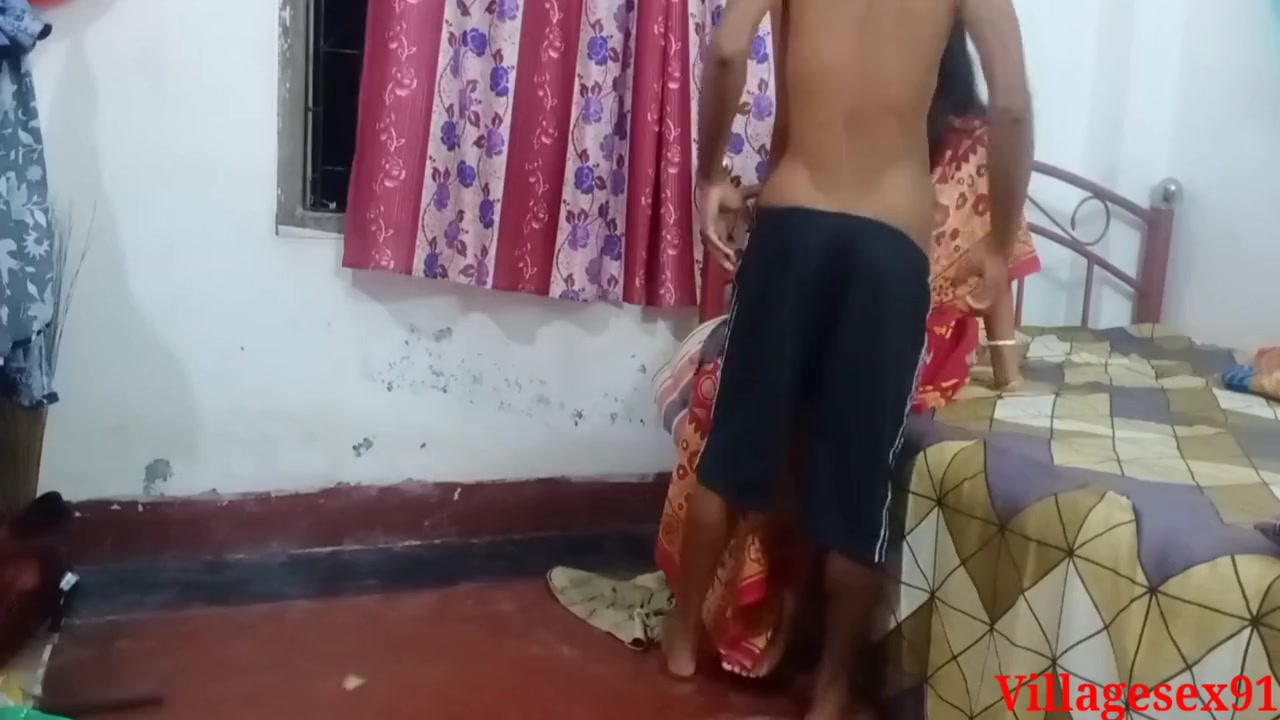 Red Saree Pe Bhabhi Ki Jomkar Chudai By Hushband Friend