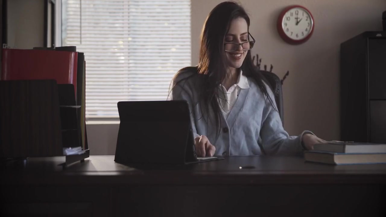 Aubry Babcock And Aubree Valentine In Looking For Conversations